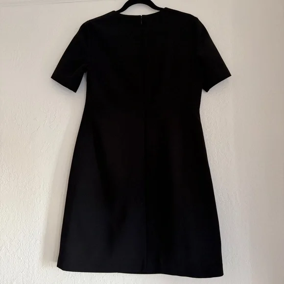 Eliza J Seamed Crepe Shift Dress in Black. Size 8 - Picture 3 of 8